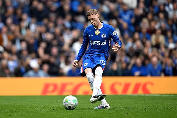 Khoảnh khắc Cole Palmer sút hỏng quả penalty quan trọng