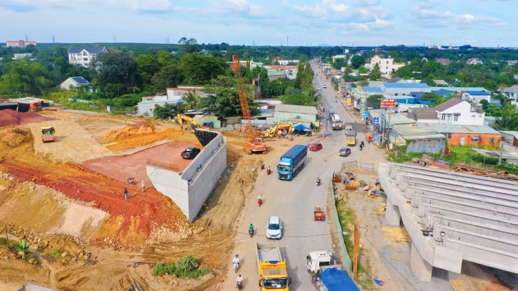 Việc phát huy vai trò giám sát của người dân và xã hội là "chốt chặn" quan trọng để đảm bảo tính minh bạch và hiệu quả của các dự án đầu tư công.
