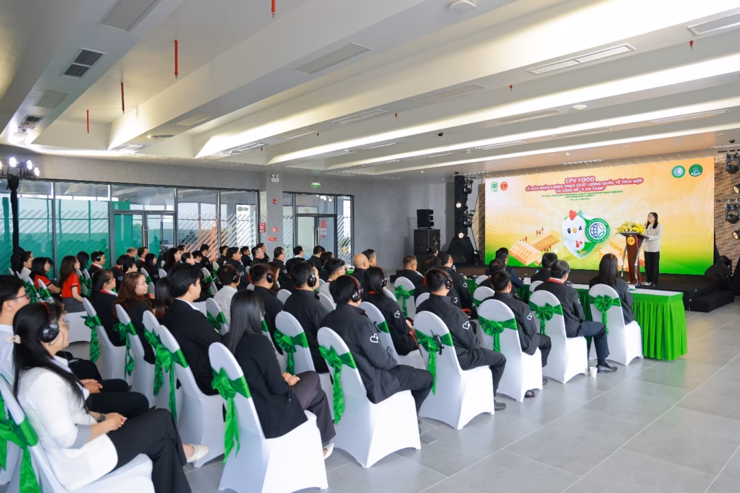 Toàn cảnh lễ đón nhận Chứng nhận Chất lượng quốc tế tích hợp và công bố chương trình “3 An Toàn” của CPV Food, ngày 8/5