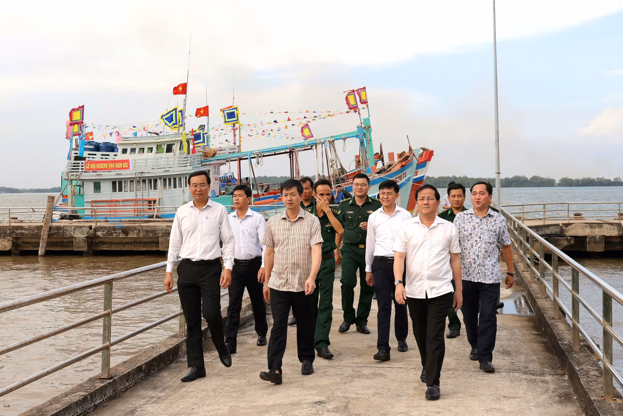Chiều 6/5, ông Lê Quang Tùng - Bí thư Thành ủy Cần Thơ trực tiếp kiểm tra công tác tổ chức, thể hiện sự quan tâm sát sao của lãnh đạo thành phố đối với việc bảo tồn di sản.