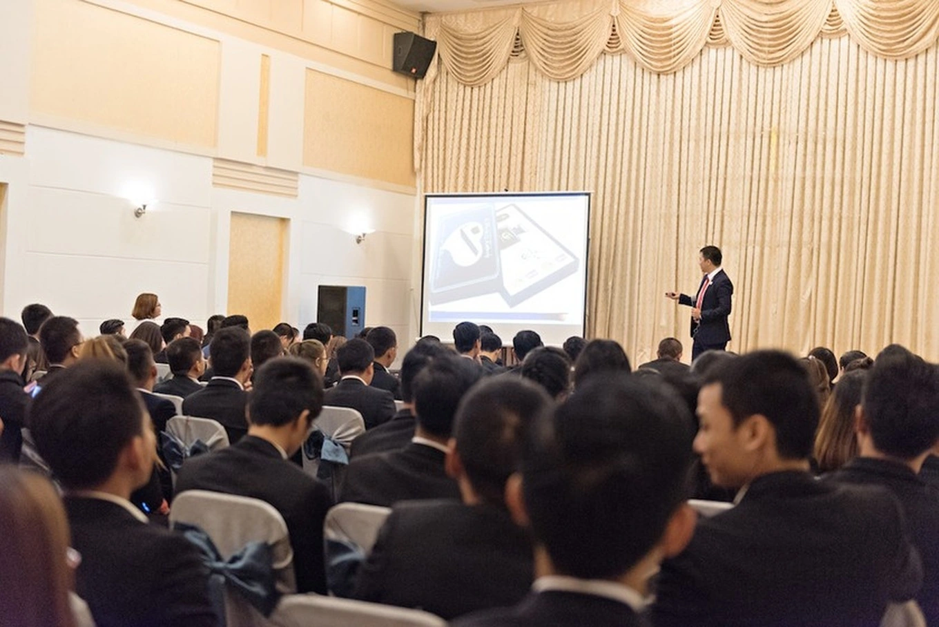 Thời gian qua, nhiều doanh nghiệp bán hàng đa cấp đã xin tự chấm dứt hoạt động hoặc bị cơ quan chức năng đình chỉ do vi phạm (Ảnh: Sen Việt).